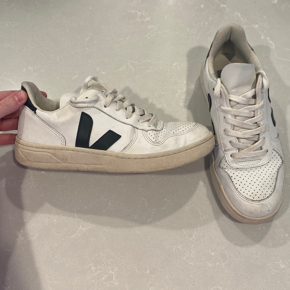 Veja womens size 8